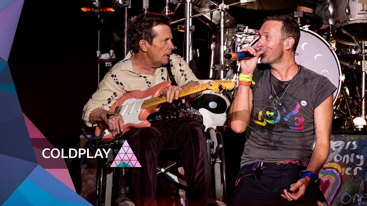 Michael J. Fox surpreende tudo e todos ao subir ao palco com Coldplay