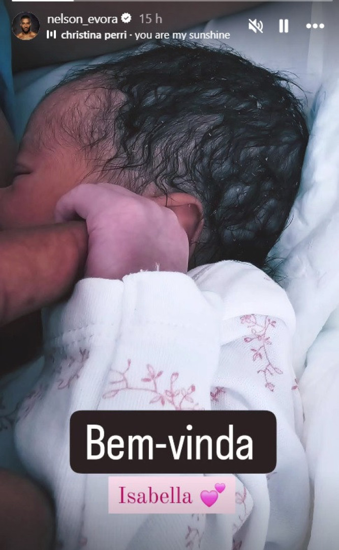 Já nasceu a filha de Nelson Évora. A primeira fotografia da bebé