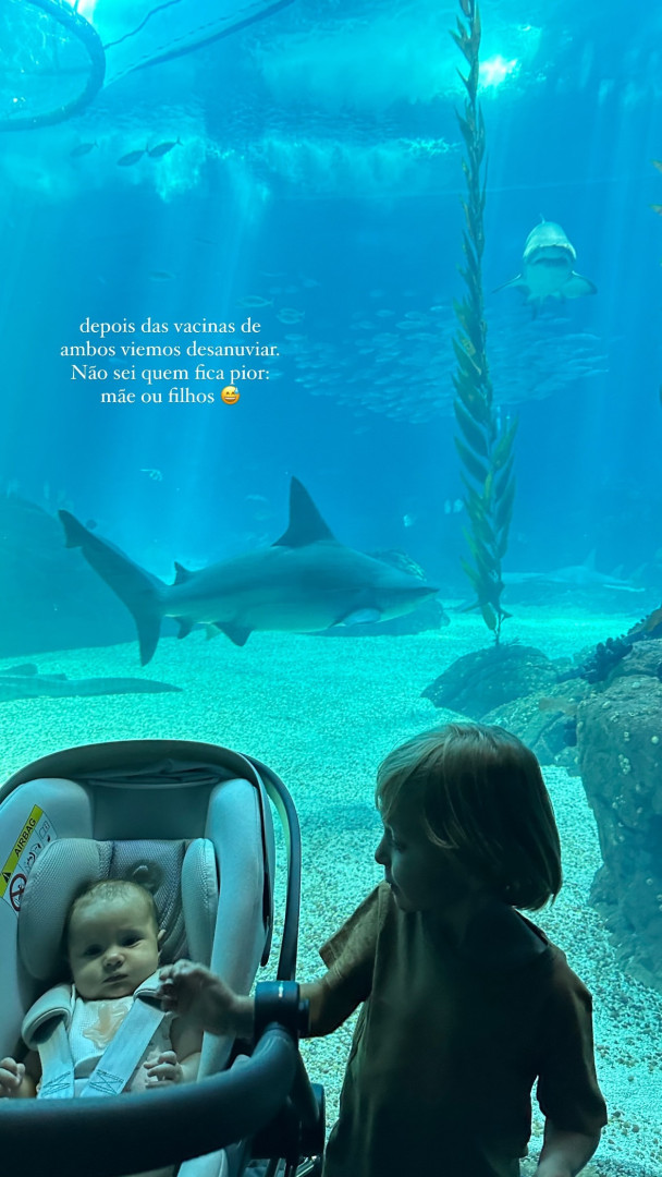 Após dia de vacinas para os filhos, Sofia Arruda passeia no Oceanário