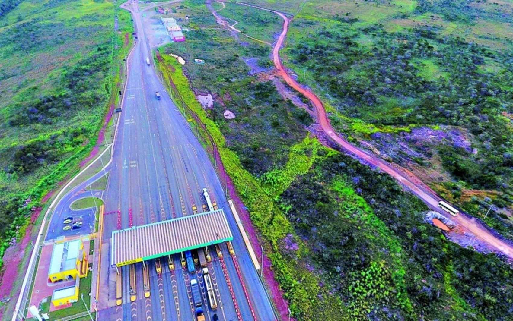 Prefeitura de Cristalina reabre estrada para que população 'fuja' de pedágio