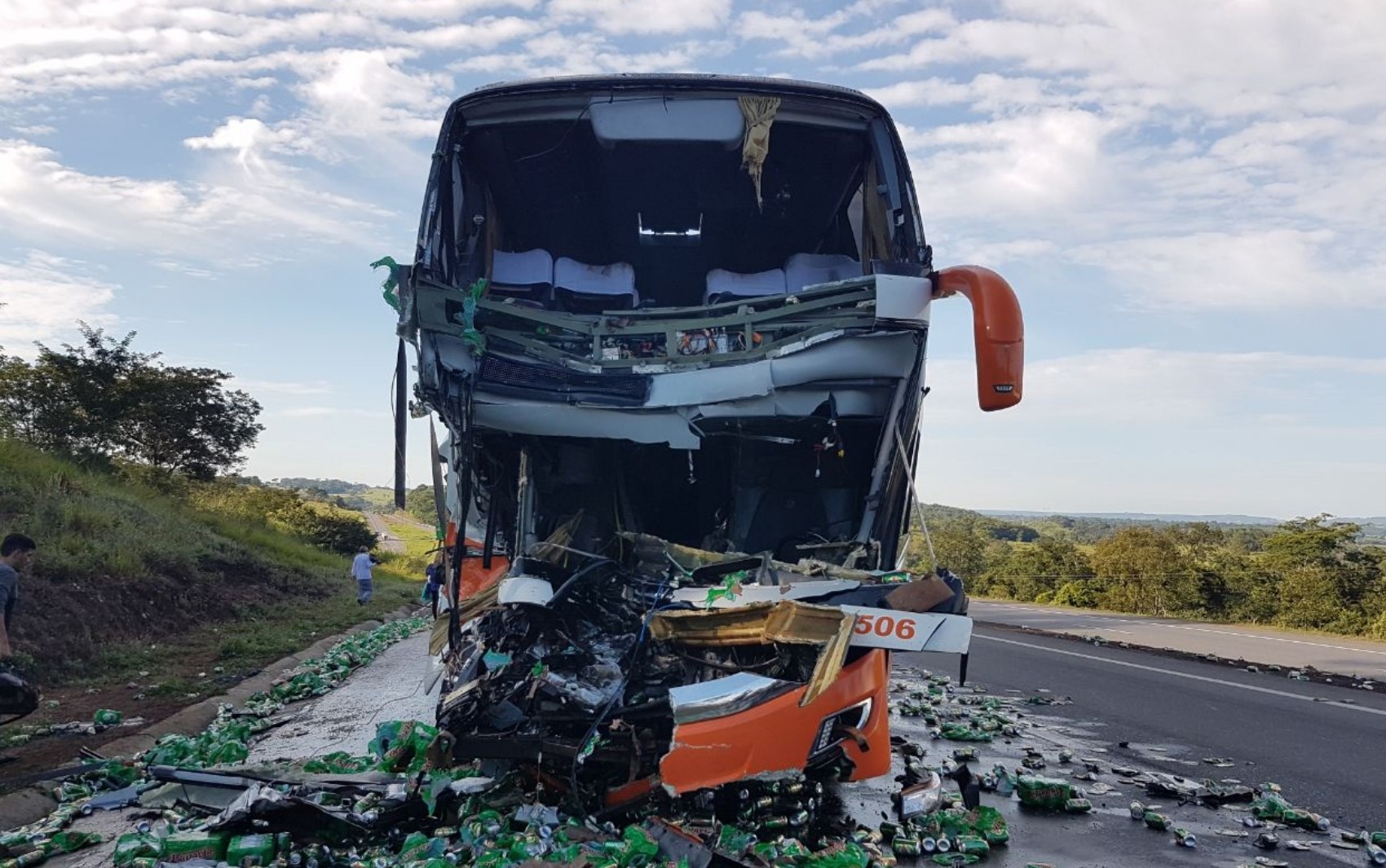 Presos suspeitos de saquear carga de cerveja após acidente com 2 mortos