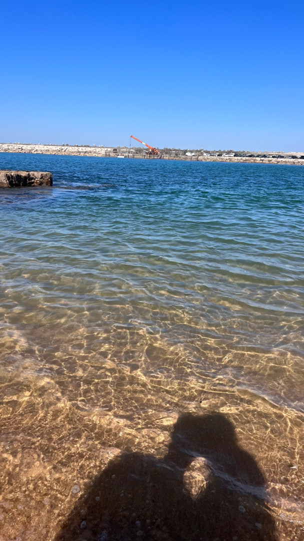 Cristina Ferreira (bem acompanhada) na praia horas antes de estreia